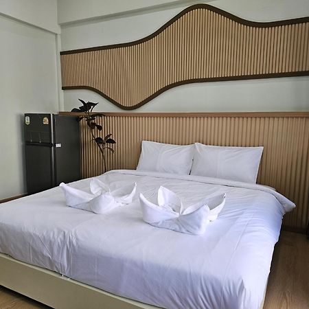 Lub Nai Hostel Patong Bagian luar foto