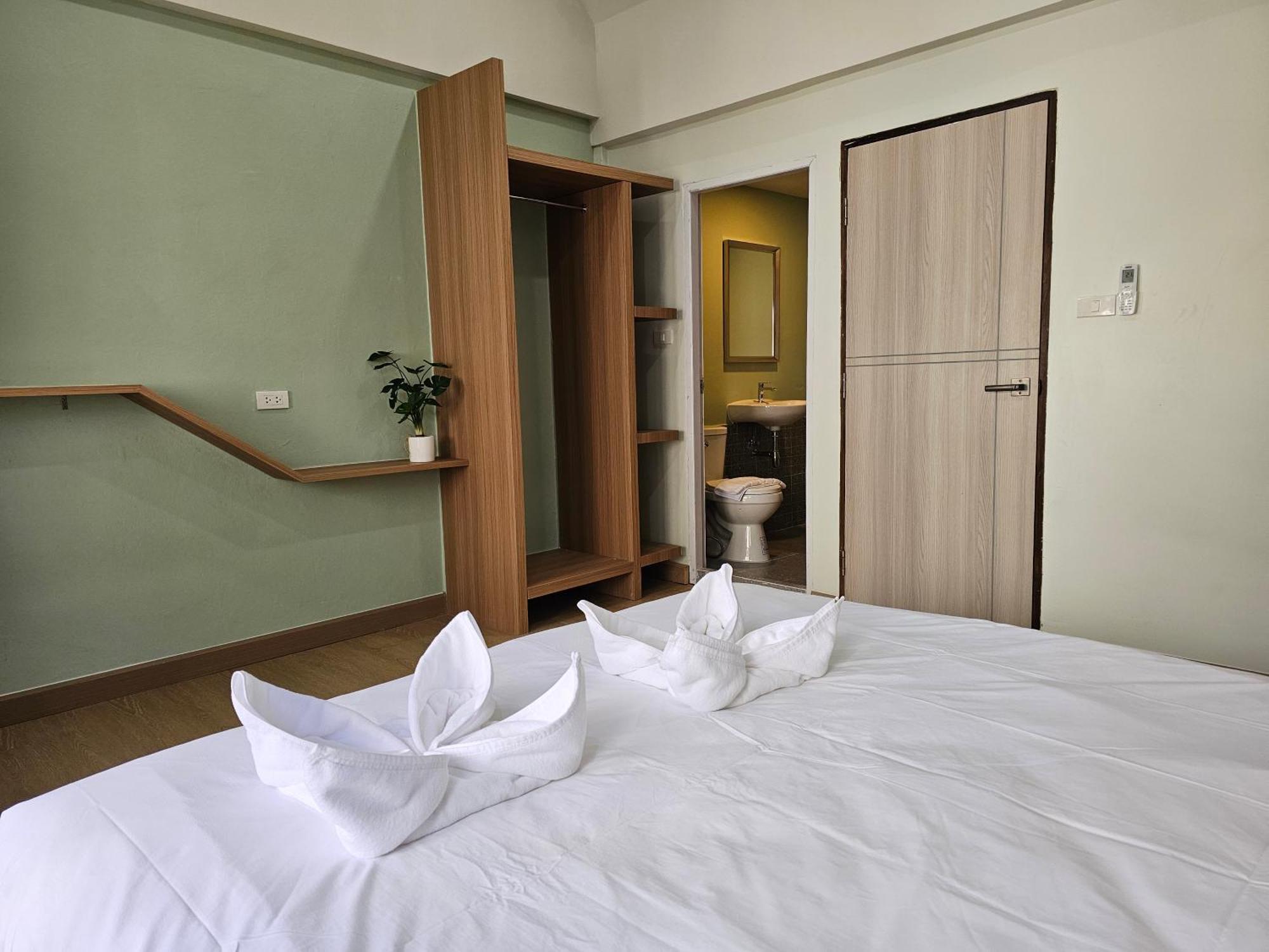 Lub Nai Hostel Patong Bagian luar foto