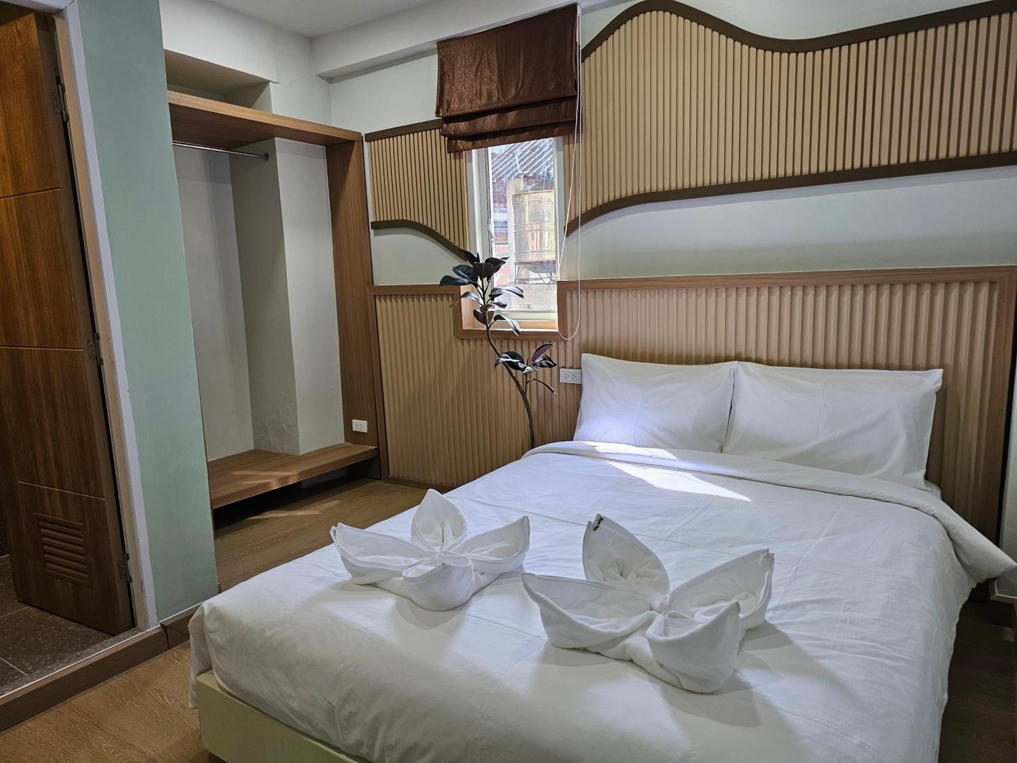 Lub Nai Hostel Patong Bagian luar foto