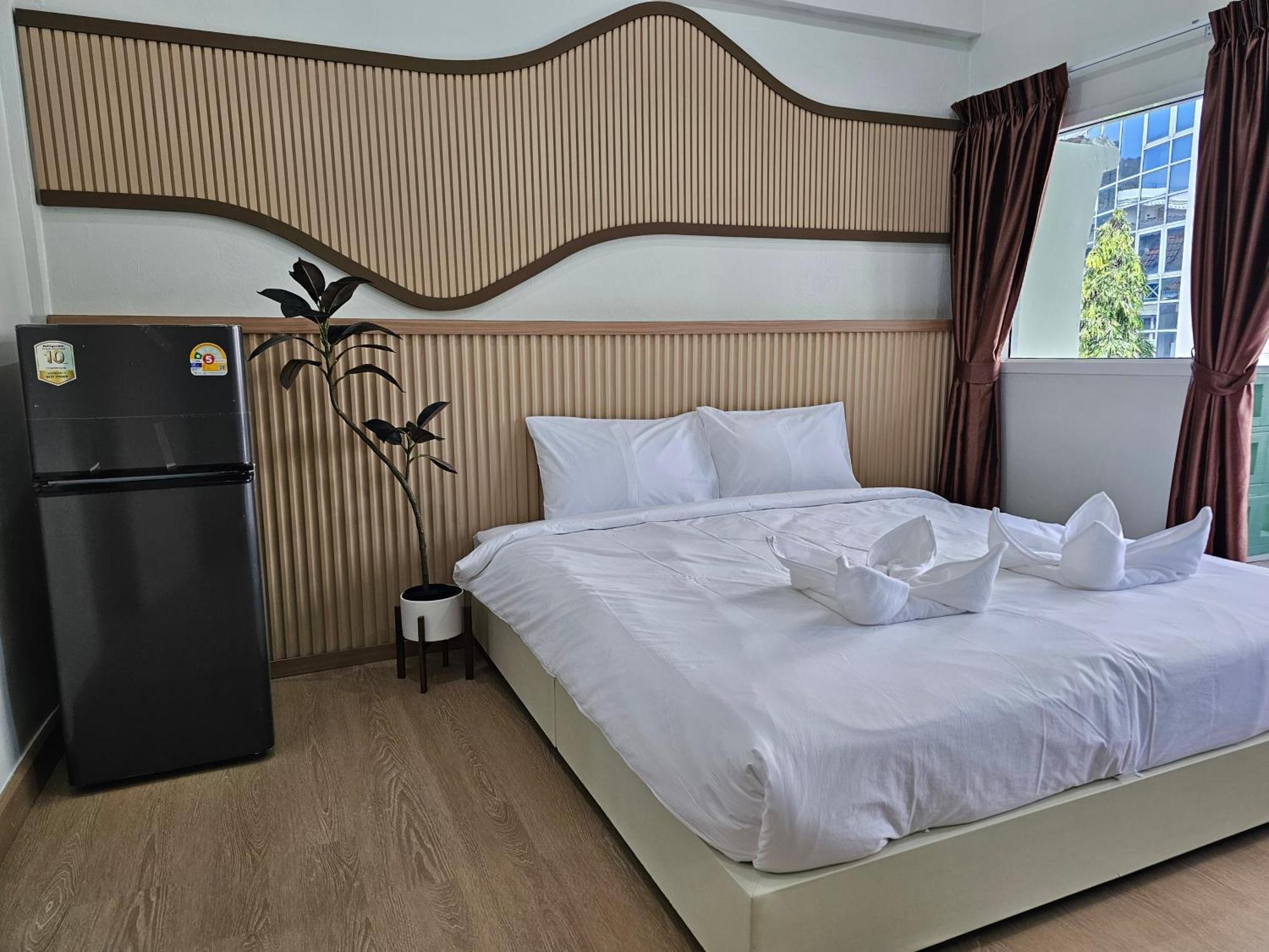 Lub Nai Hostel Patong Bagian luar foto