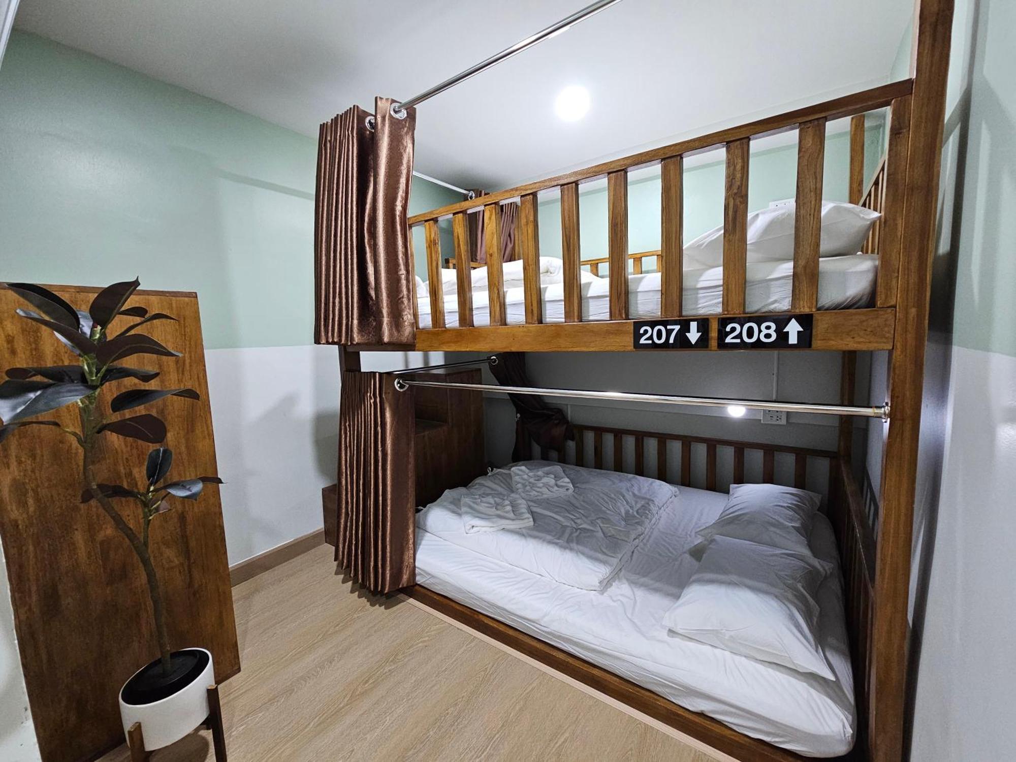 Lub Nai Hostel Patong Bagian luar foto