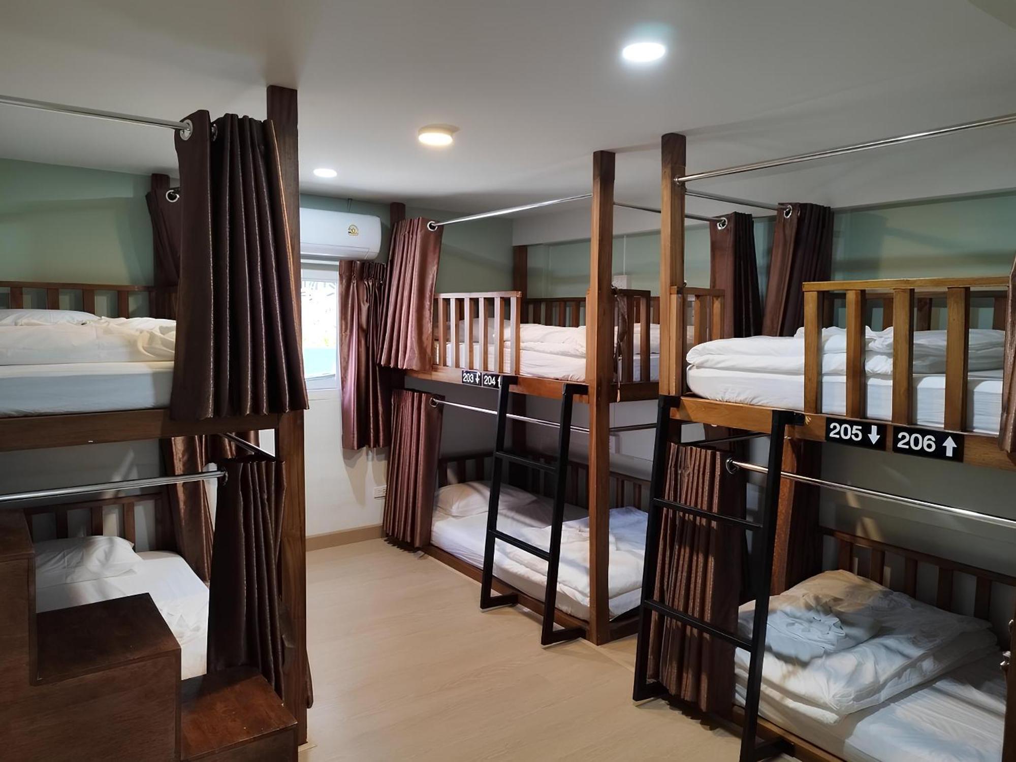 Lub Nai Hostel Patong Bagian luar foto